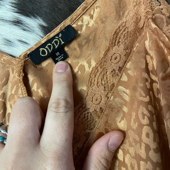 Cheetah print tank with lace detailing - Picture 2 of 2